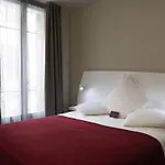 巴黎勒瓦卢瓦美居酒店 酒店 4*