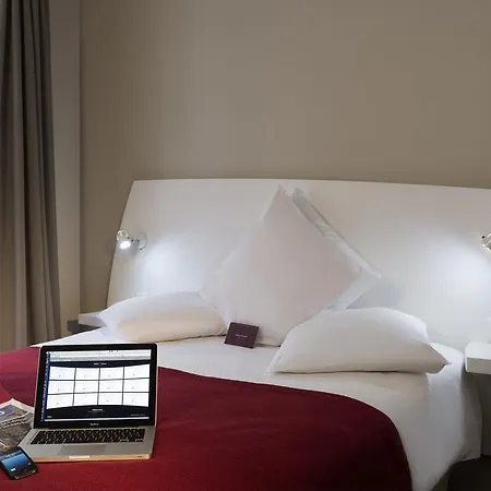 Mercure Paris 4*