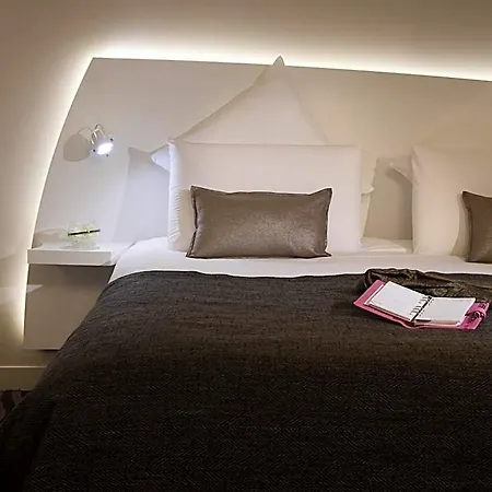 Mercure Paris 4*